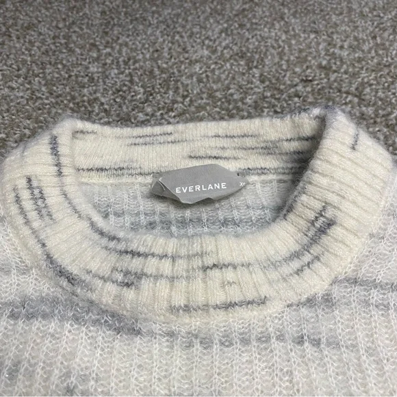 Everlane The Oversized Alpaca Crew - Picture 4 of 13